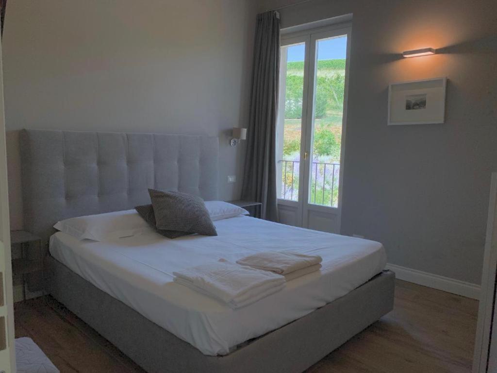 Dimora San Carlo Apartment Roddi Стая снимка